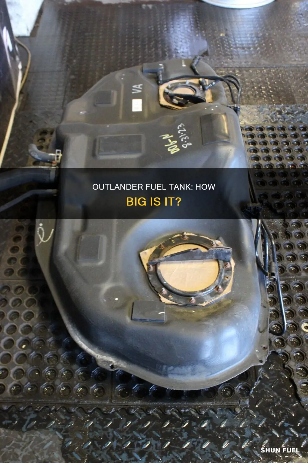 can am outlander fuel tank size
