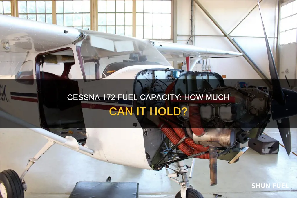 how much fuel does a cessna 172 hold