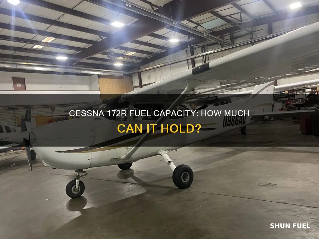 how much fuel does a cessna 172r hold