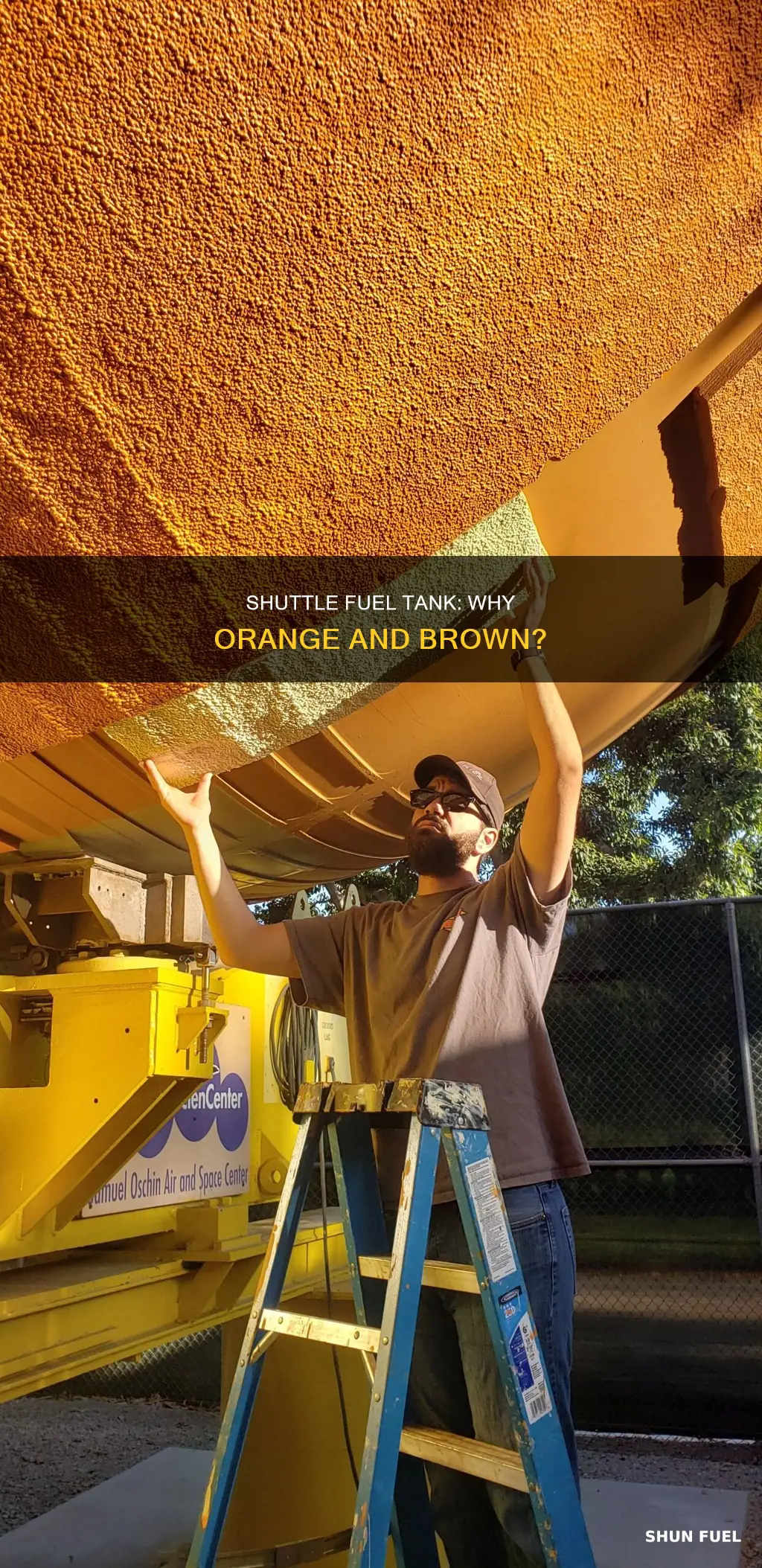 what color is the shuttle fuel tank